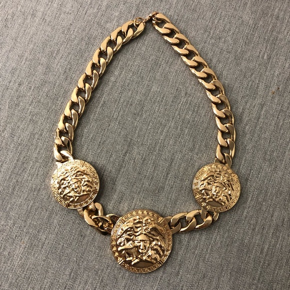 GOLD MEDALLION CHAIN NECKLACE - Picture 2 of 4